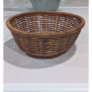 Vtg Wicker Round Handwoven Basket